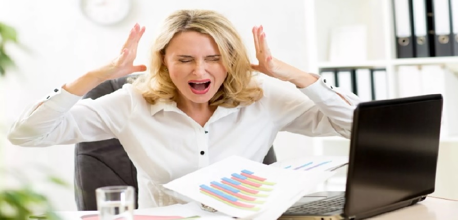 Insatisfação e alto nível de estresse no trabalho pode levar a demissão por justa causa