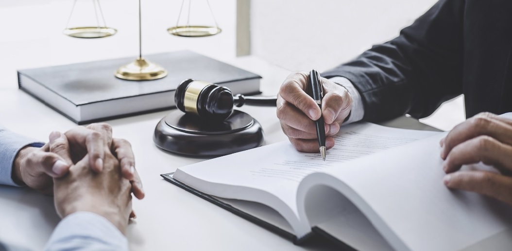 Qual o prazo para o empregado entrar com uma ação trabalhista contra a empresa?