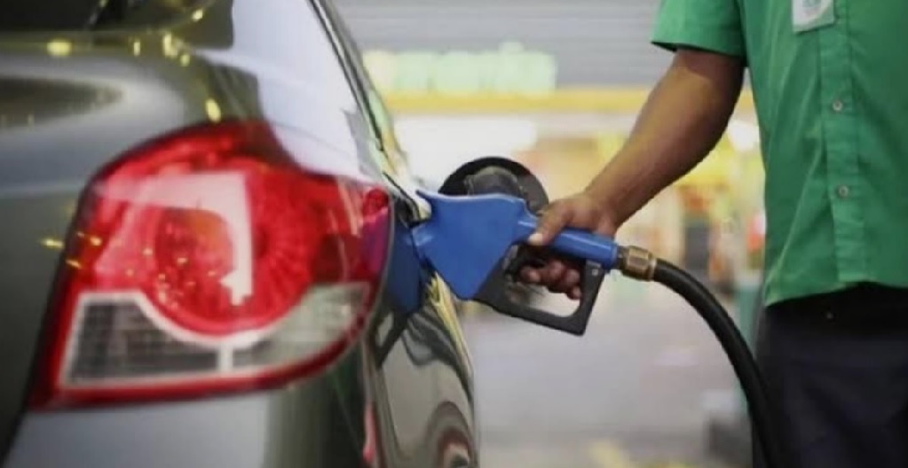 Governo cria subsídio equivalente a tributos para aliviar alta da gasolina e diesel