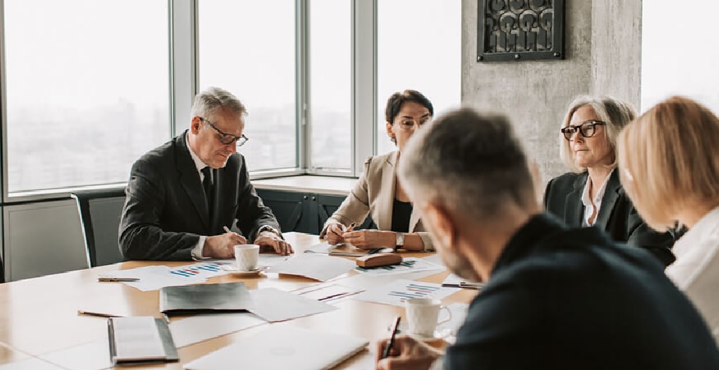 Projeto que prevê responsabilidade de sócios por dívidas após fechamento da empresa avança na Câmara